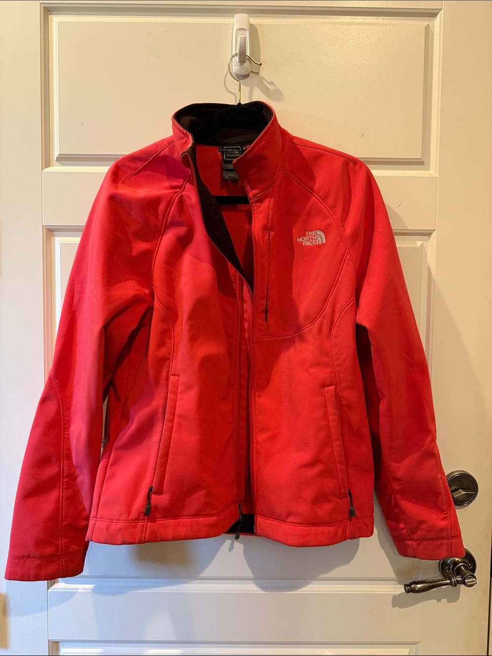 The North Face Women’s Coral color Utility Softshell Jacket